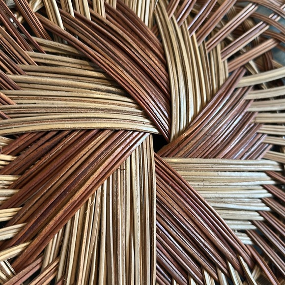 Woven vintage palm leaf accent - Picture 2 of 2